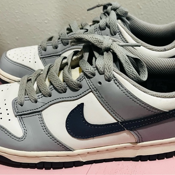 Grey & White Big Boys Size 6 Nike Dunk Lows - Excellent used condition! - Picture 3 of 5
